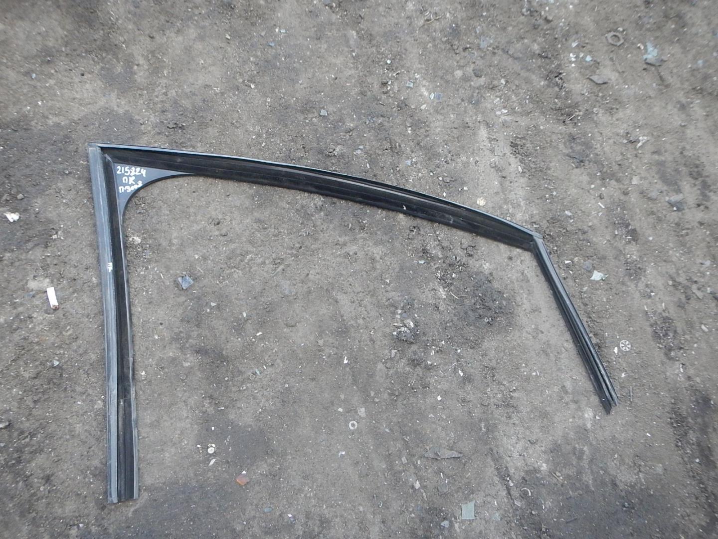 Уплотнитель стекла двери