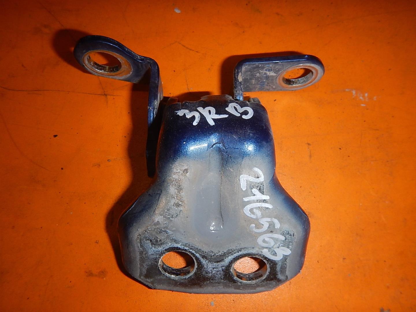 Петля двери задней правой верхняя