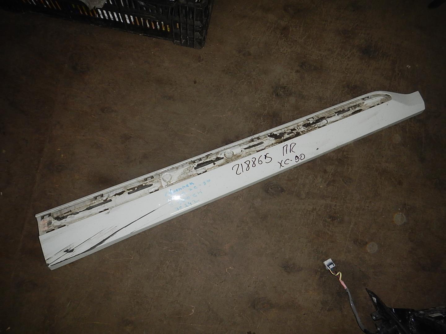 Молдинг передней правой двери