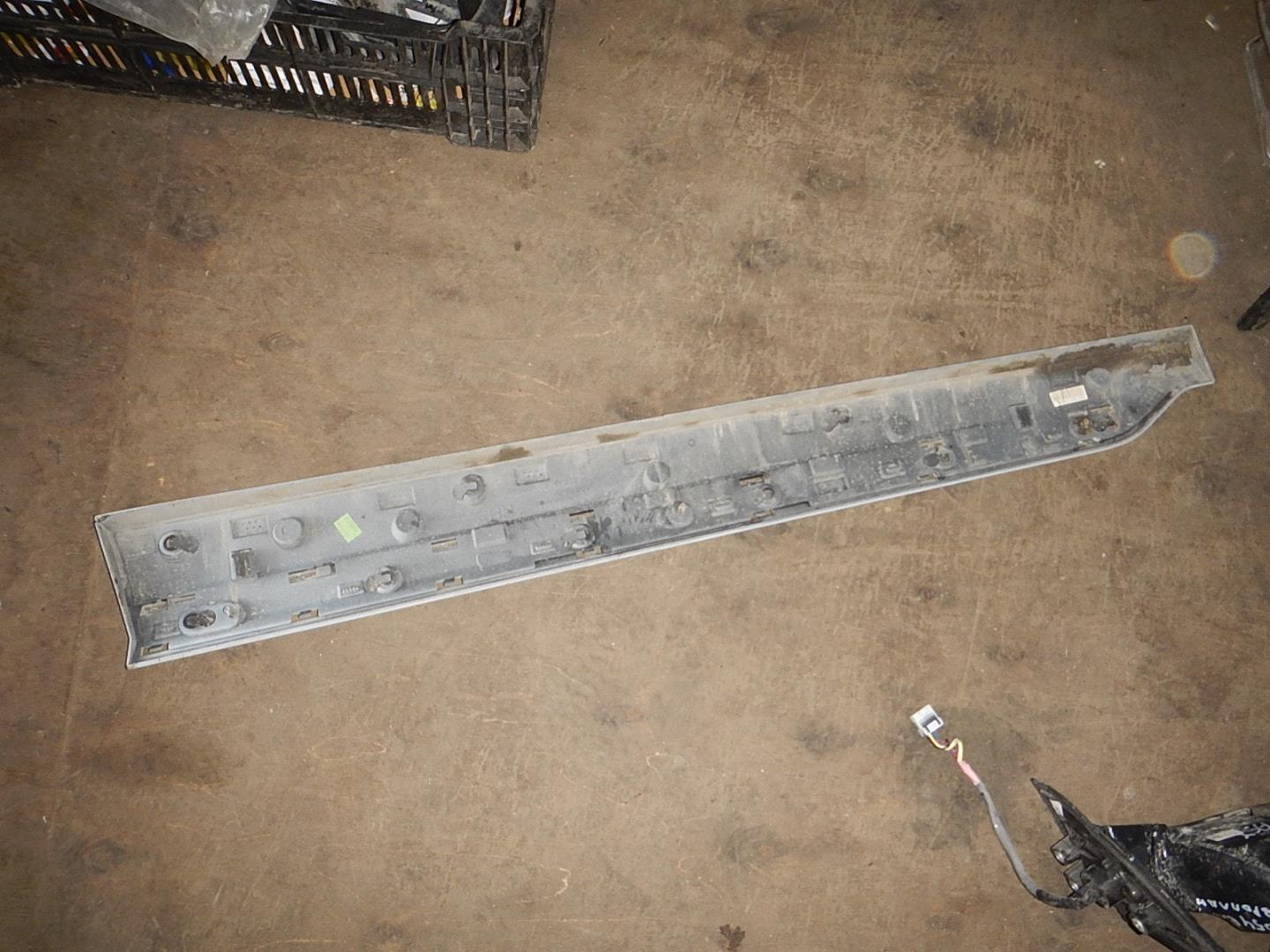 Молдинг передней правой двери