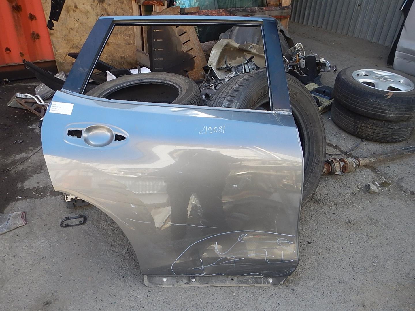 Дверь задняя правая