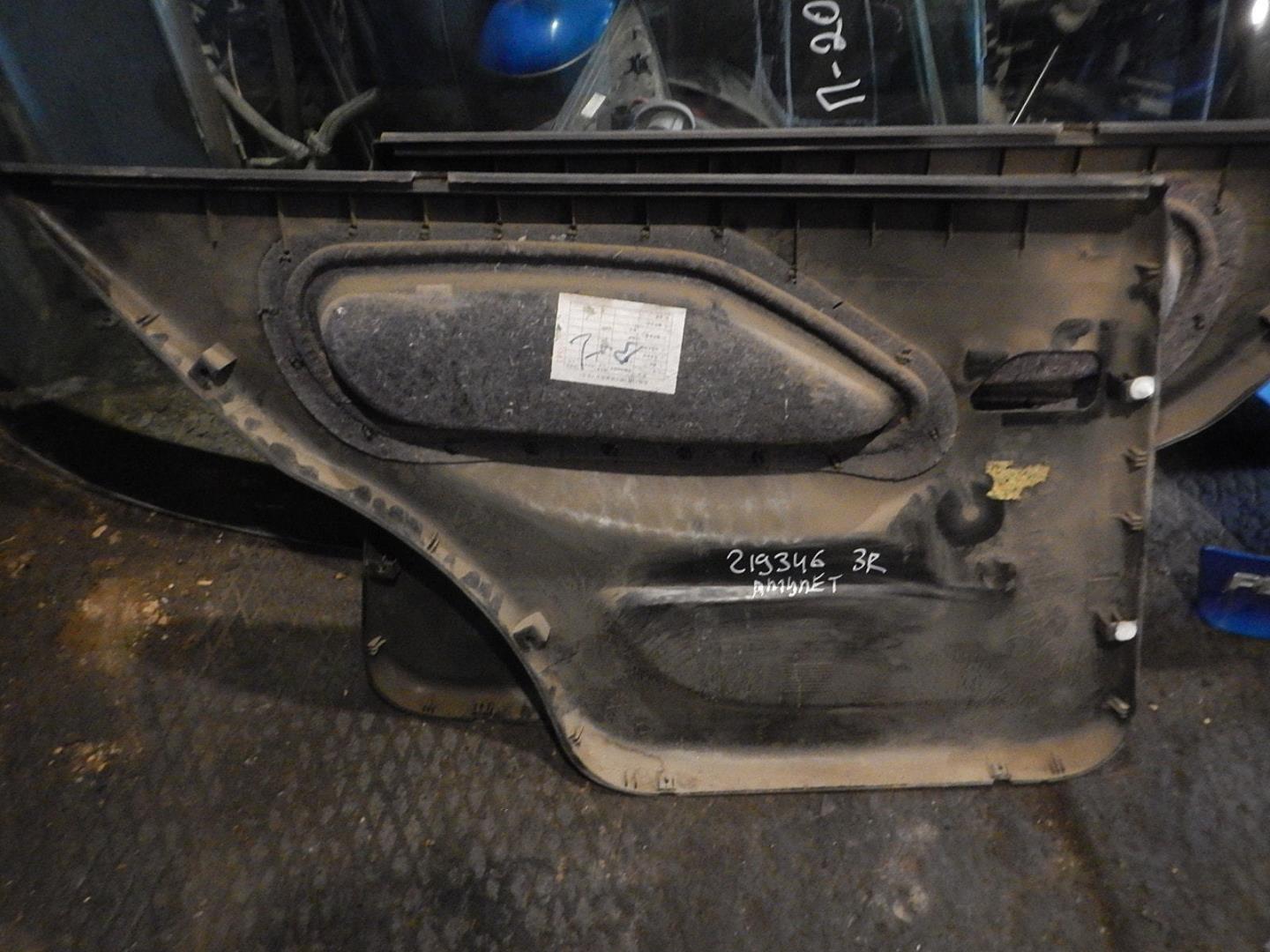 Обшивка двери задней правой