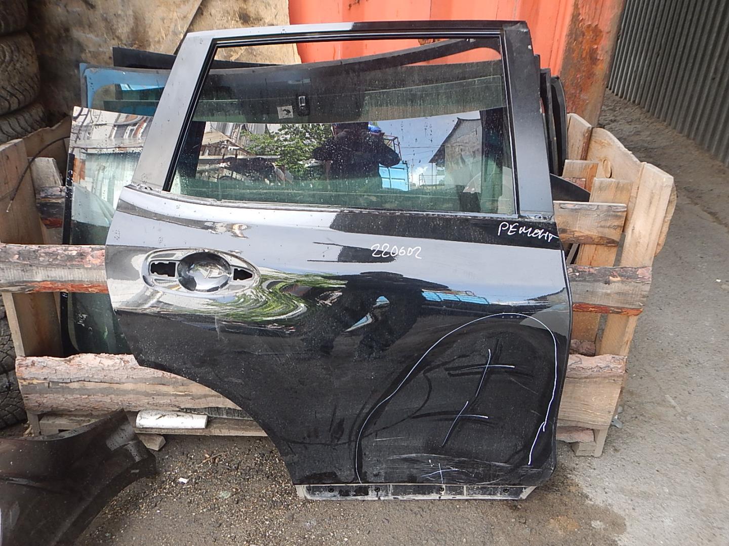 Дверь задняя правая