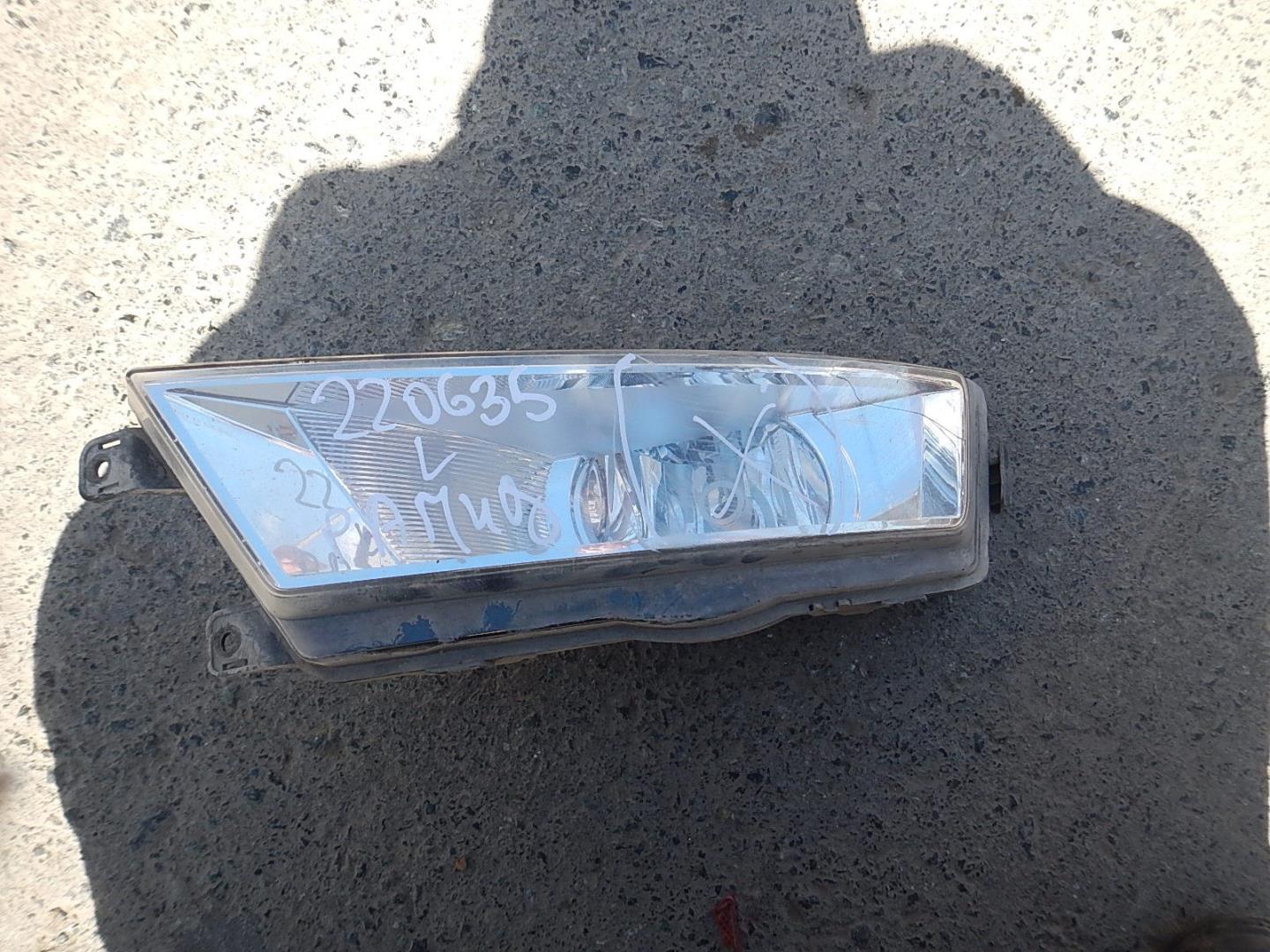 Фара противотуманная левая