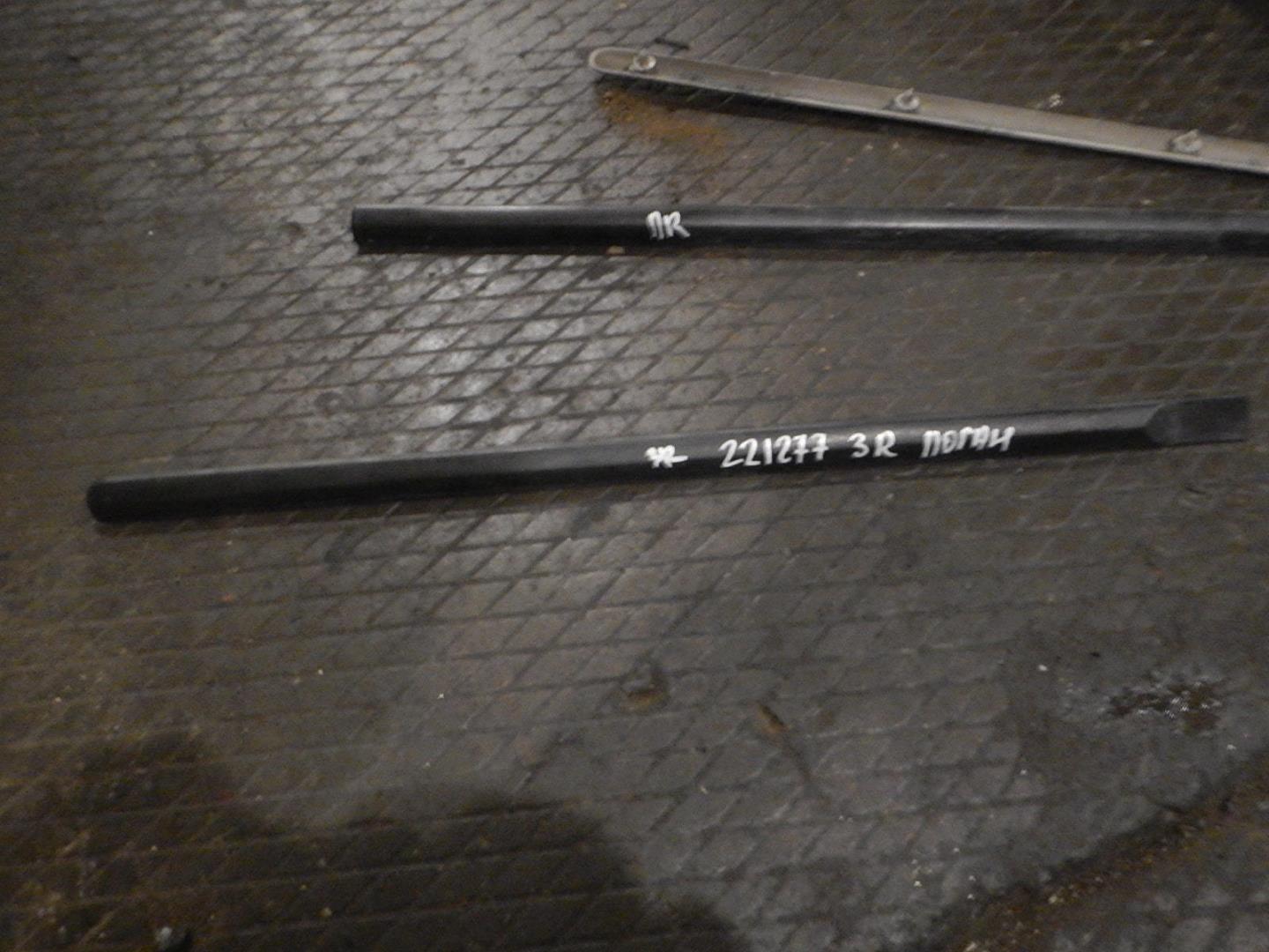 Молдинг задней правой двери