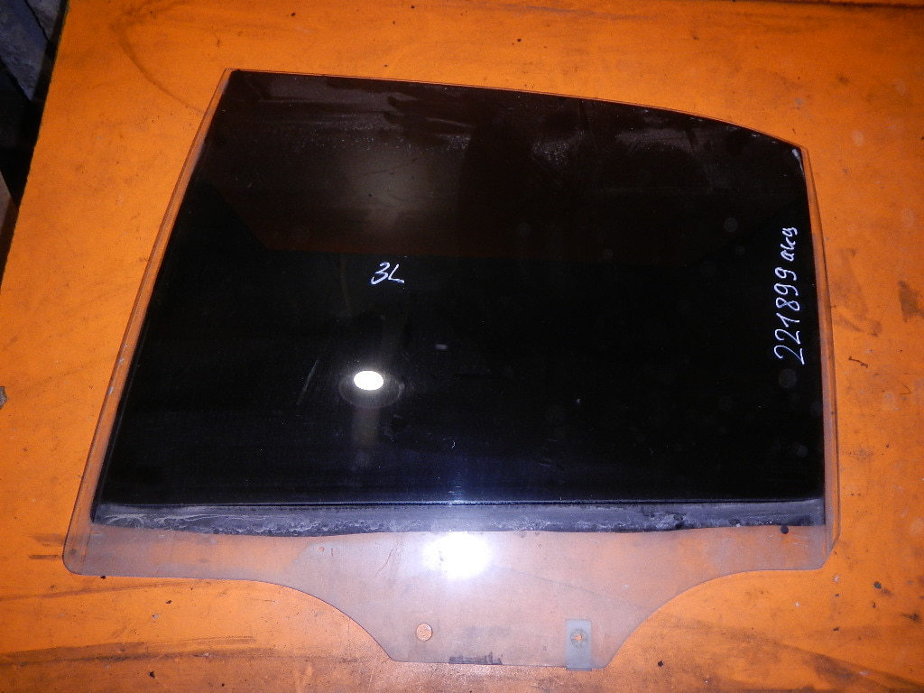 Стекло двери задней левой