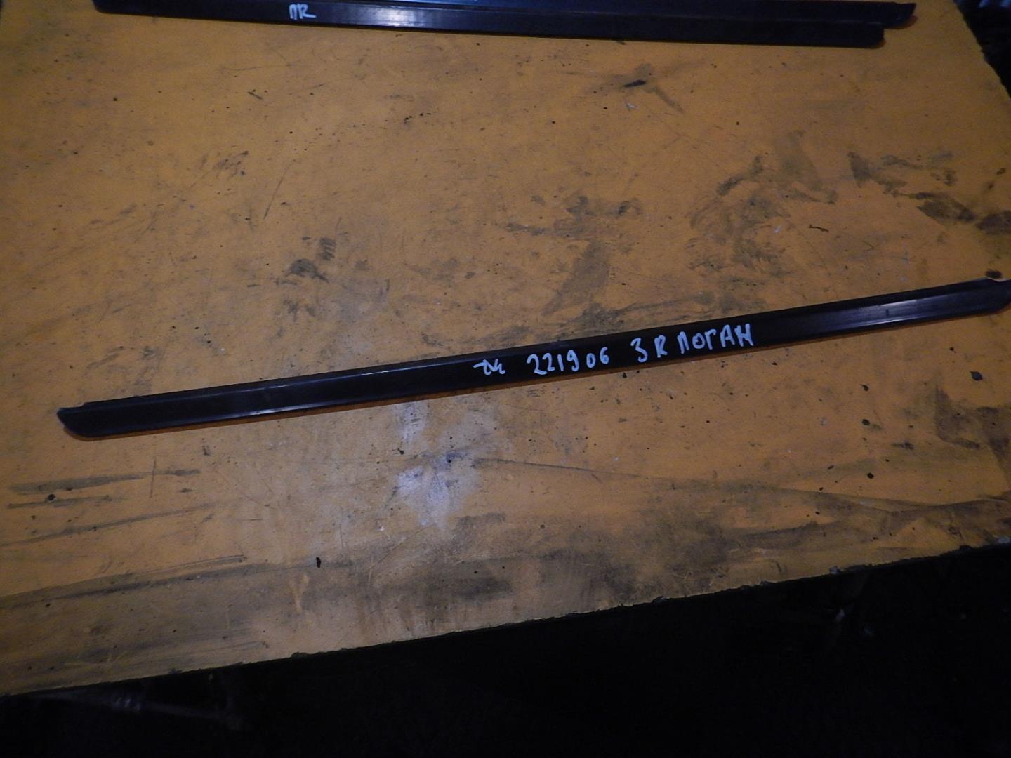 Накладка стекла заднего правого