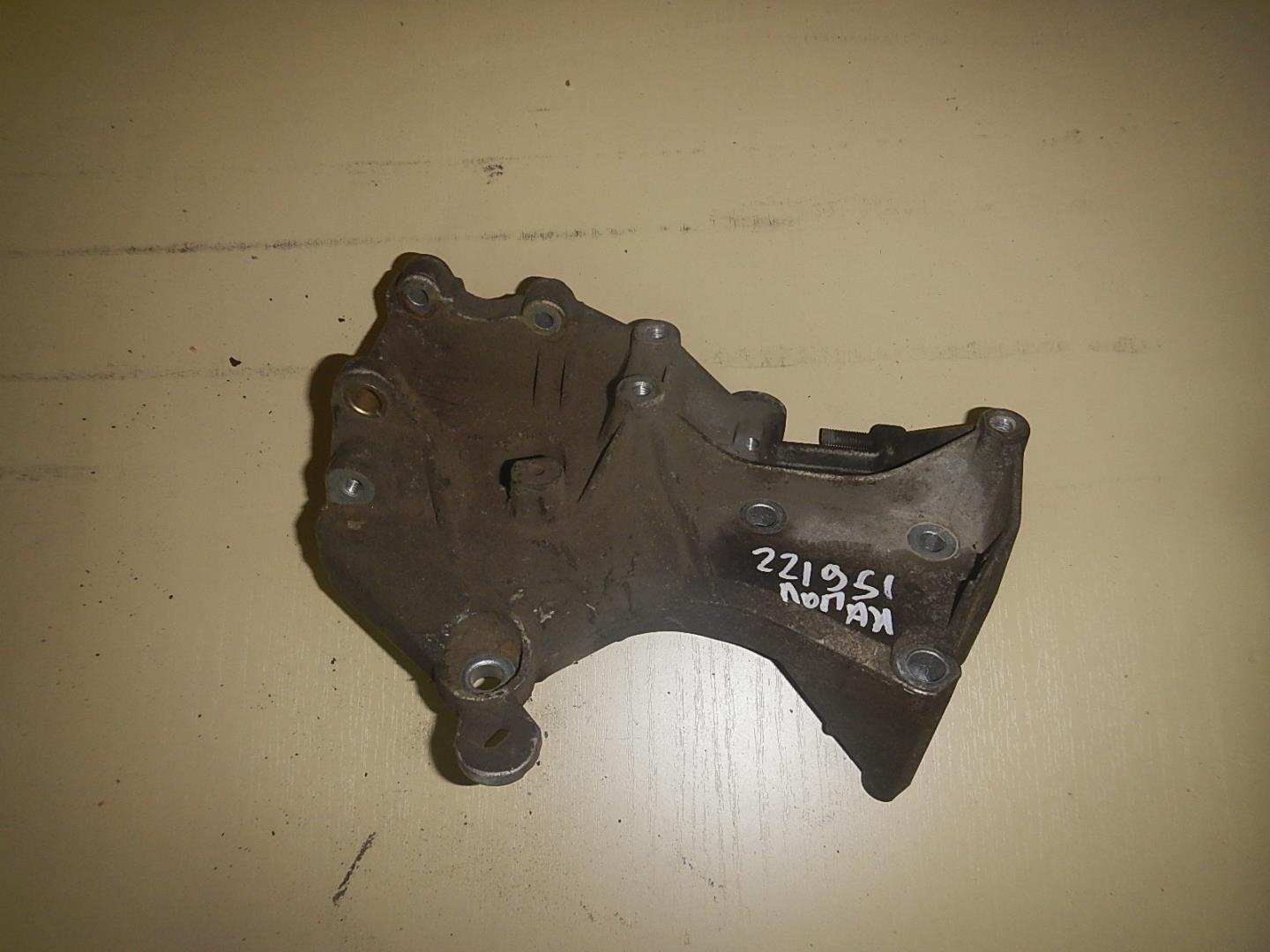 Кронштейн ГУР