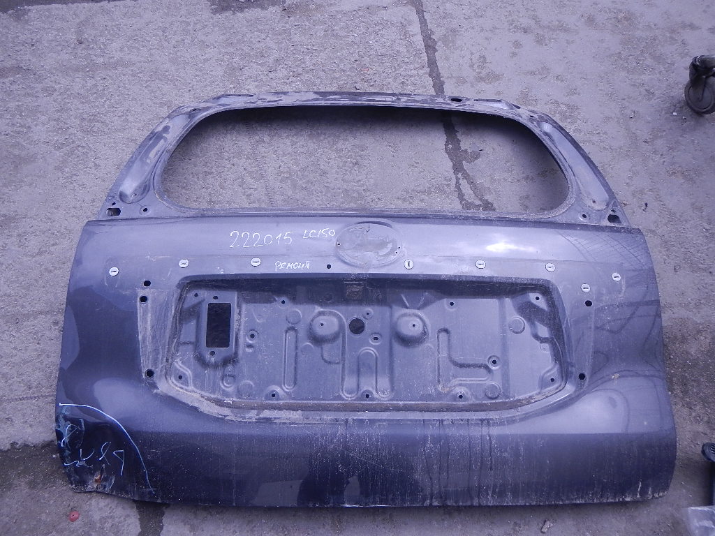 Дверь багажника