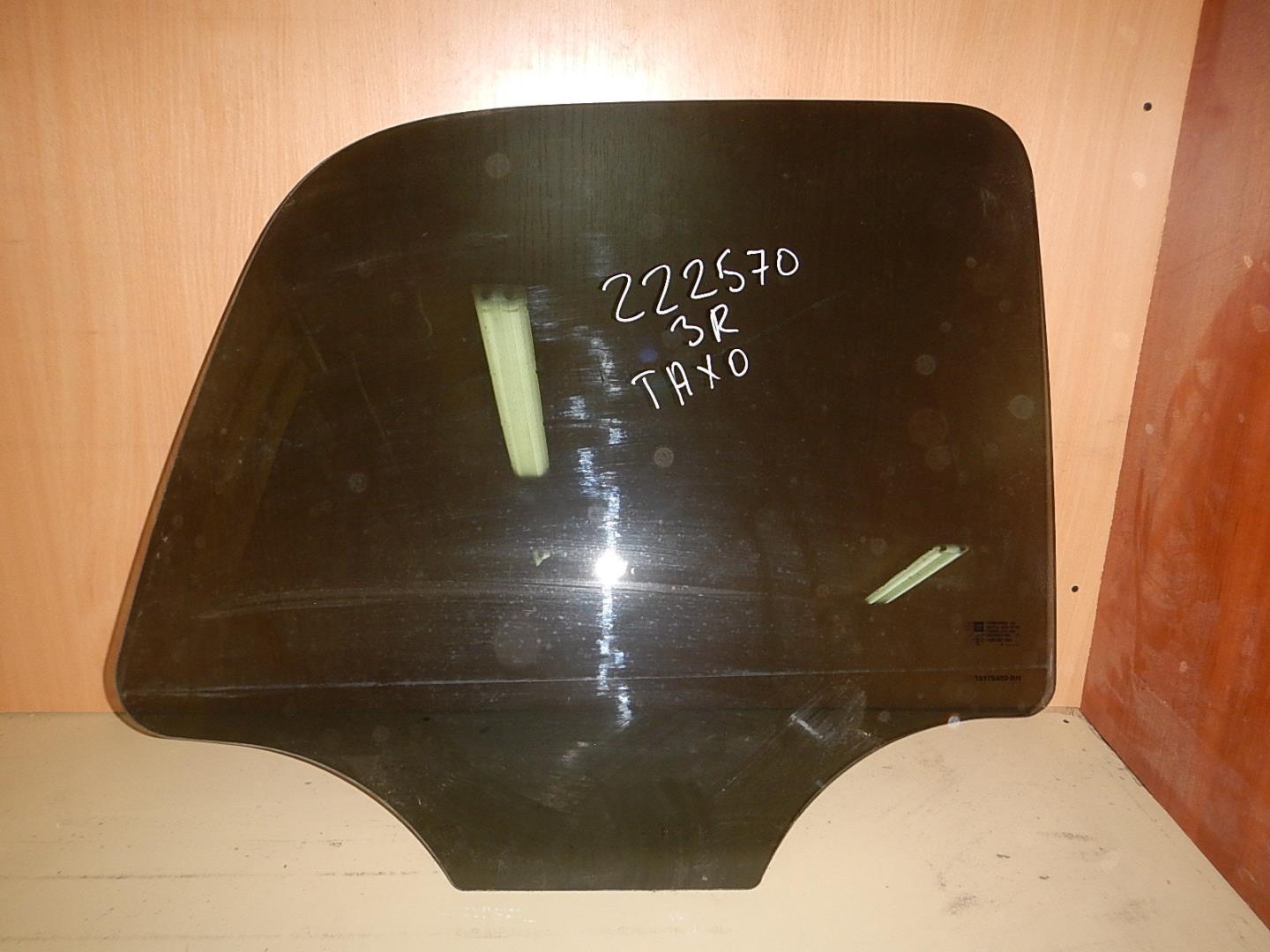 Стекло двери задней правой для Tahoe III (GMT900) 2006-2014