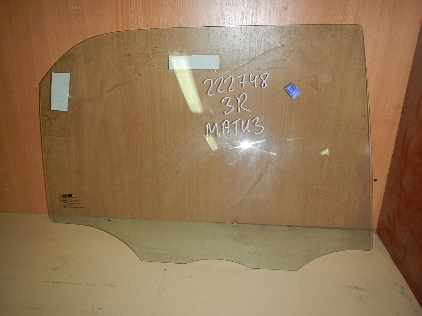 Стекло двери задней правой