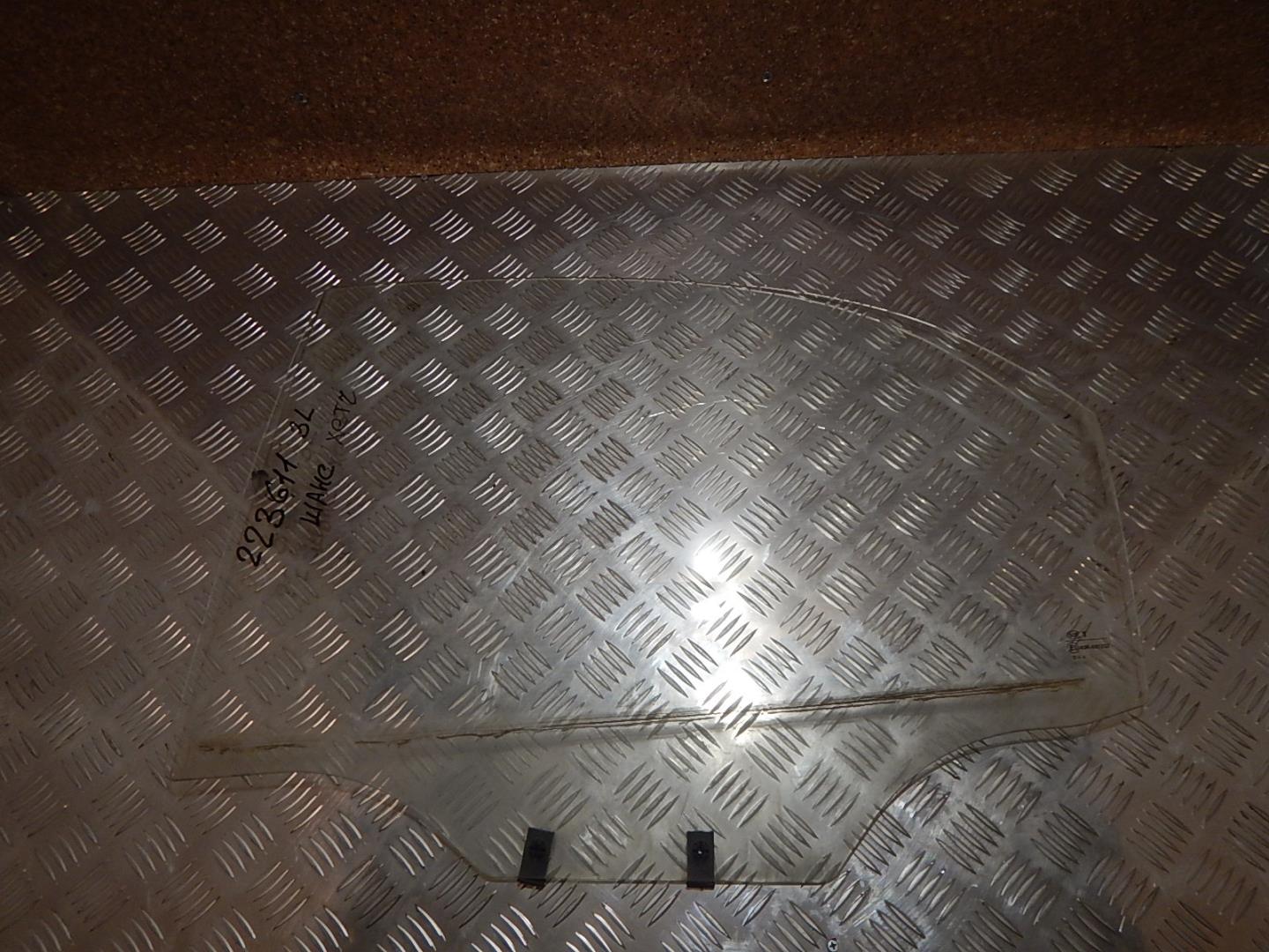 Стекло двери задней левой