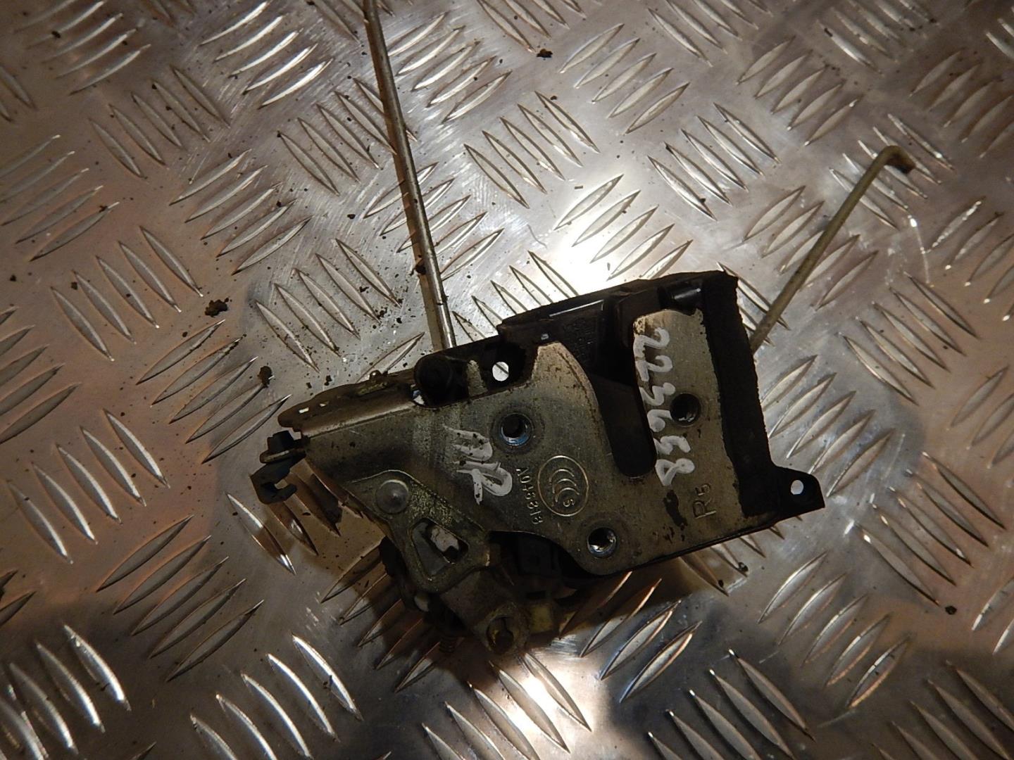 Замок двери передней правой