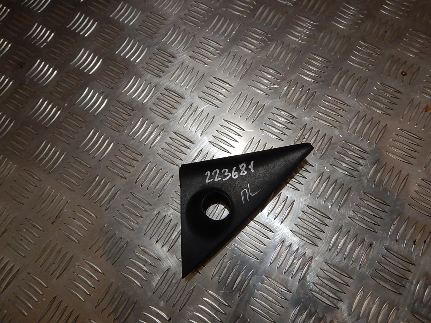 Крышка зеркала внутренняя правая