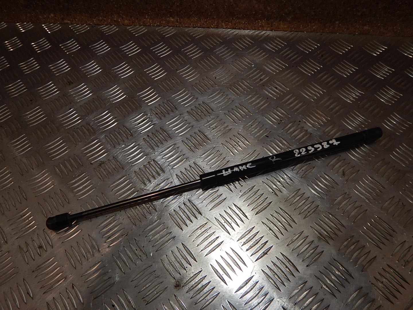 Амортизатор двери багажника