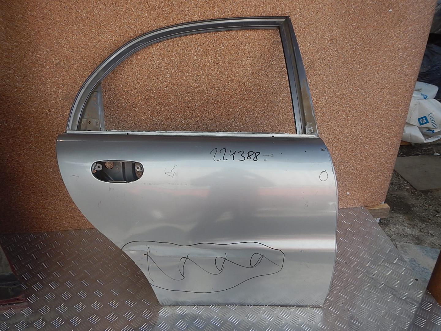 Дверь задняя правая