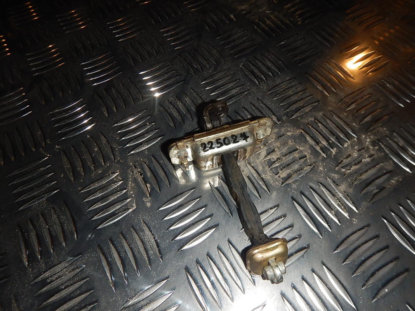 Ограничитель двери