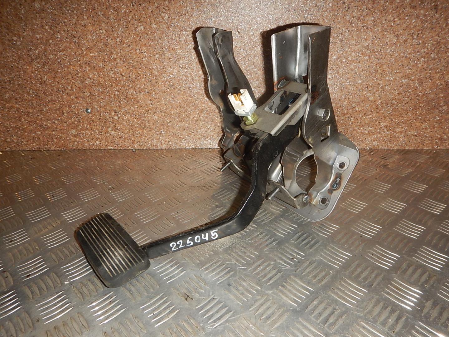 Педаль тормоза