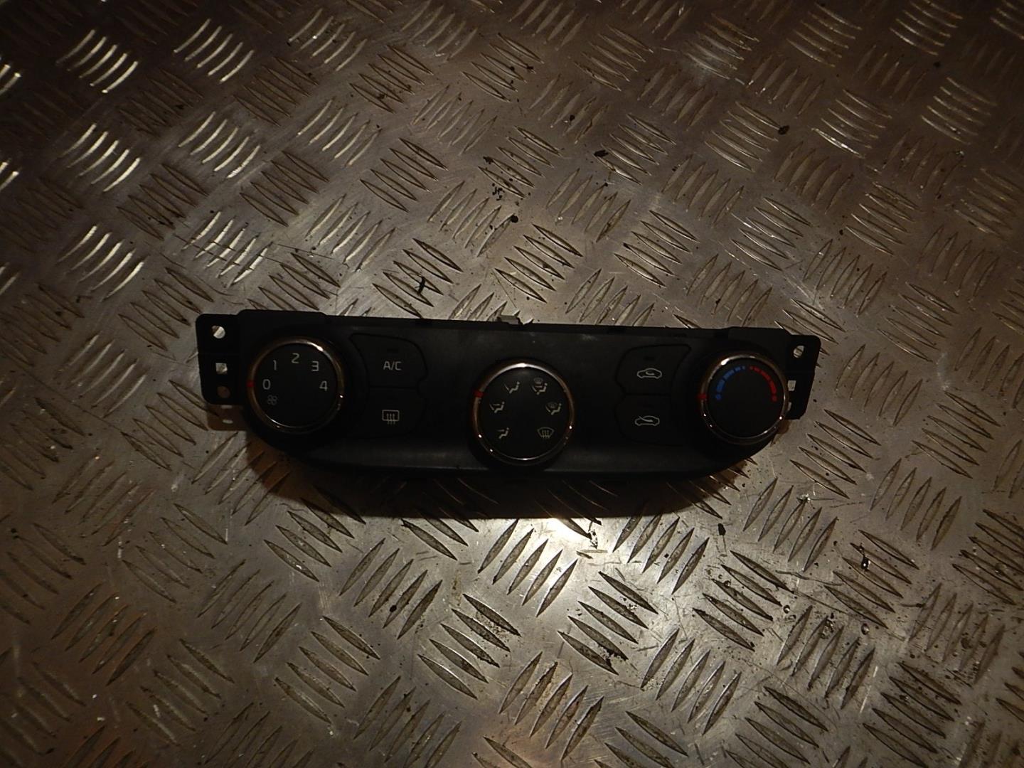 Блок управления климатической установкой