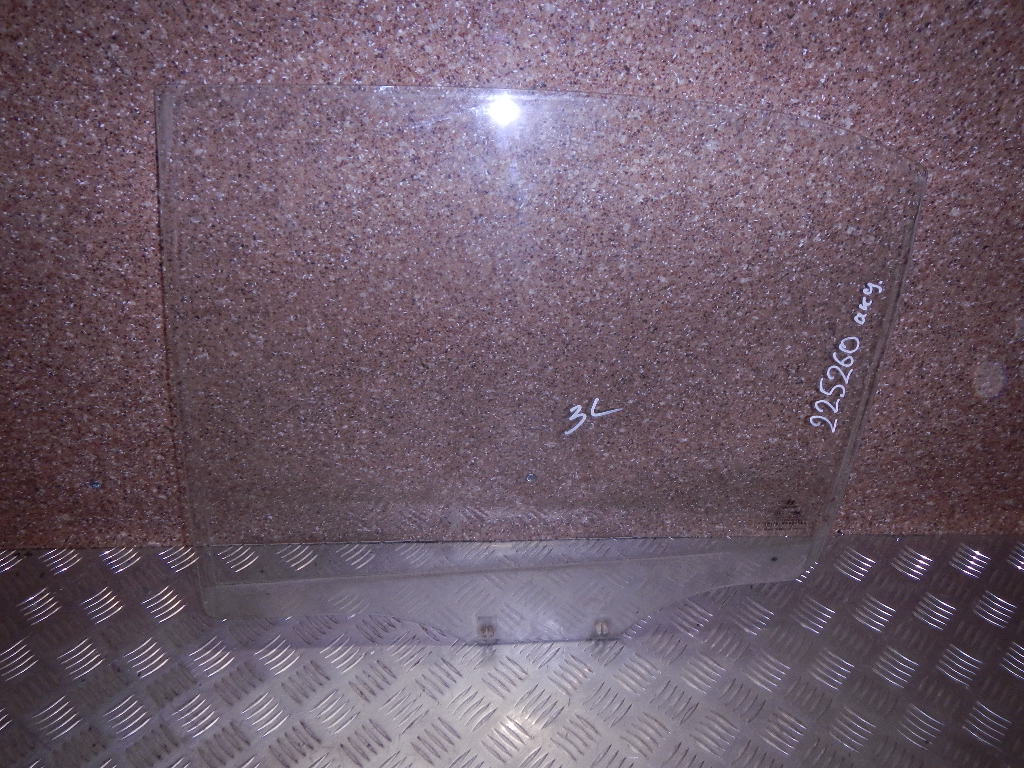 Стекло двери задней левой