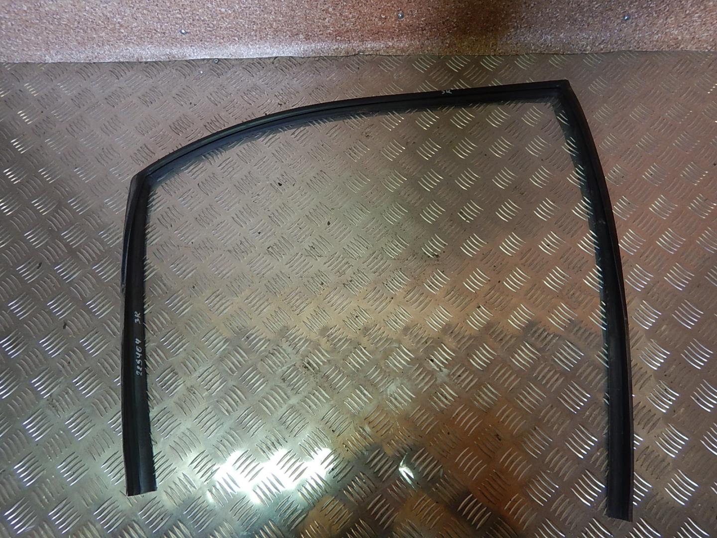 Уплотнитель стекла двери