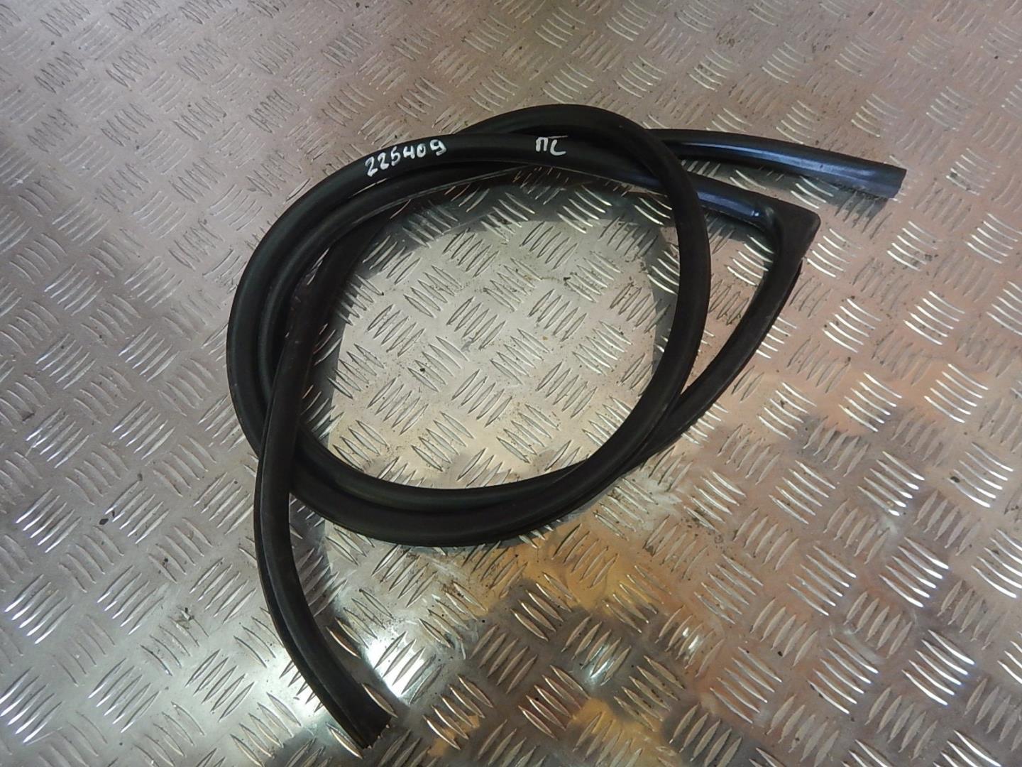 Уплотнитель двери