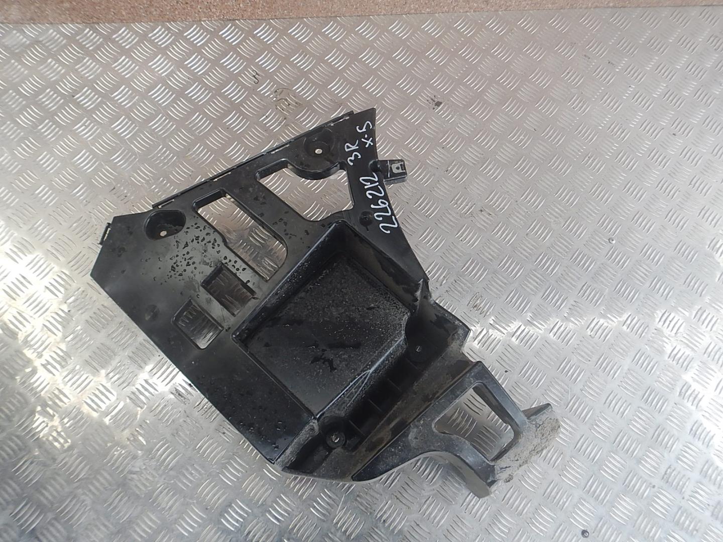 Кронштейн заднего бампера правый