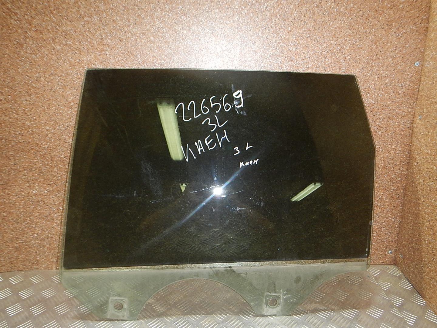 Стекло двери задней левой