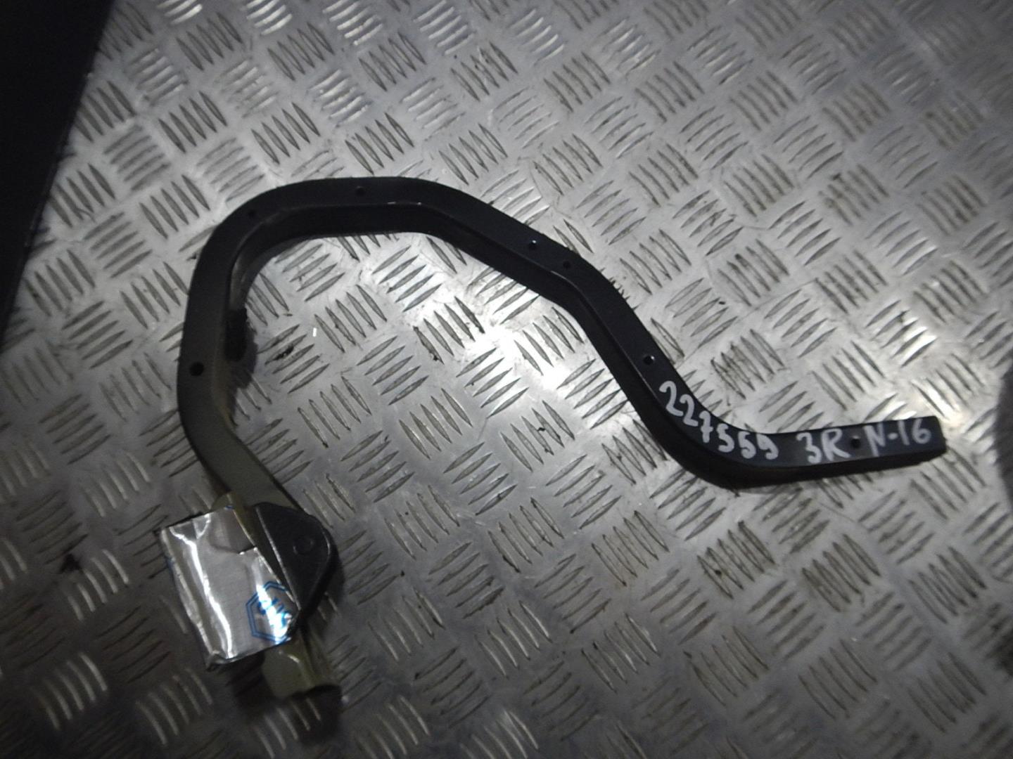 Петля крышки багажника