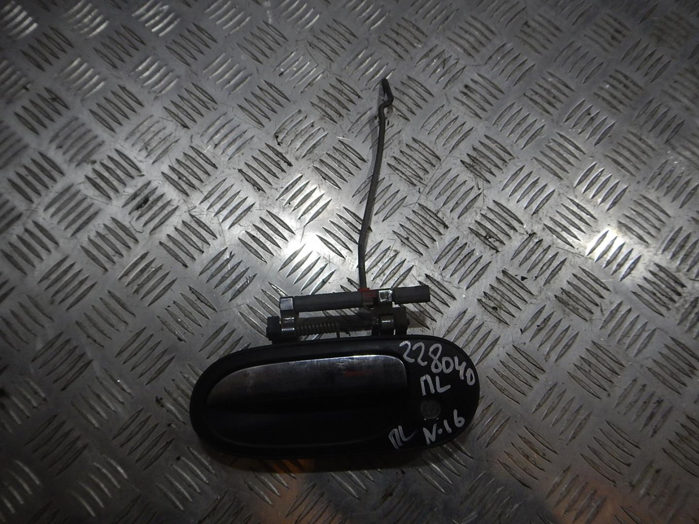 Ручка двери передней наружная левая