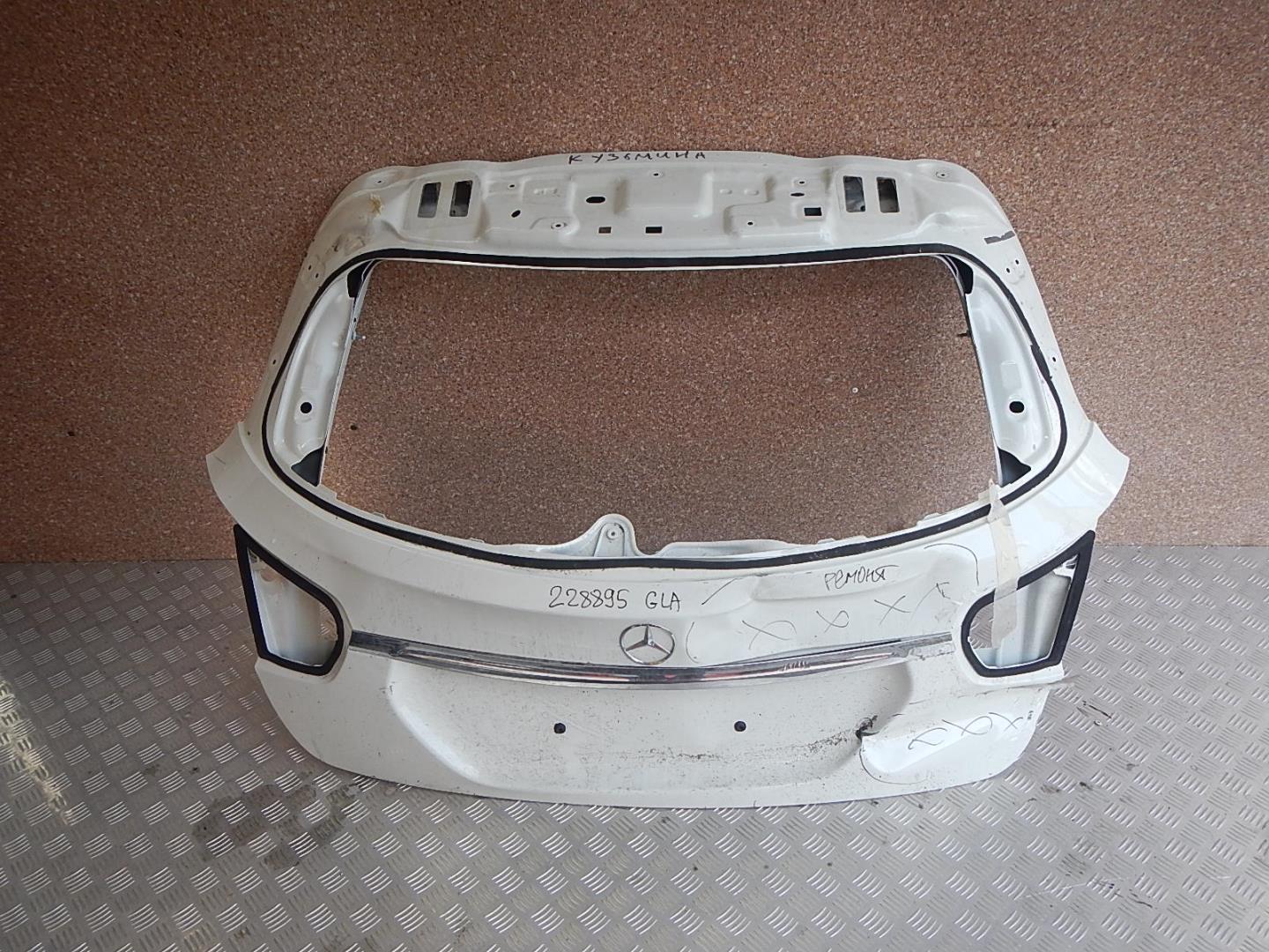 Дверь багажника