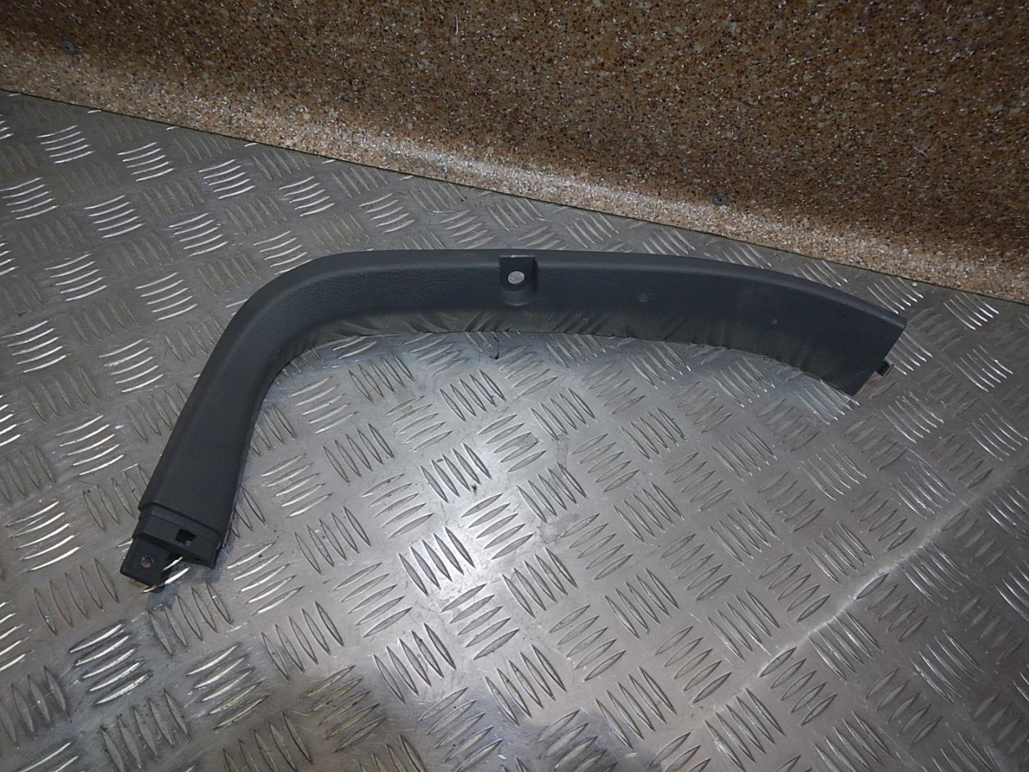 Обшивка двери багажника