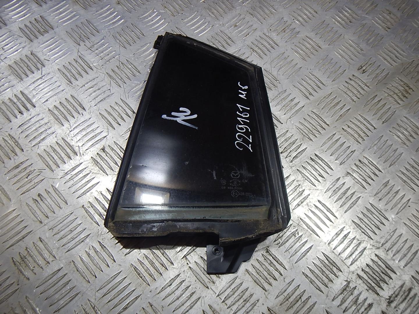 Стекло двери задней левой (форточка)