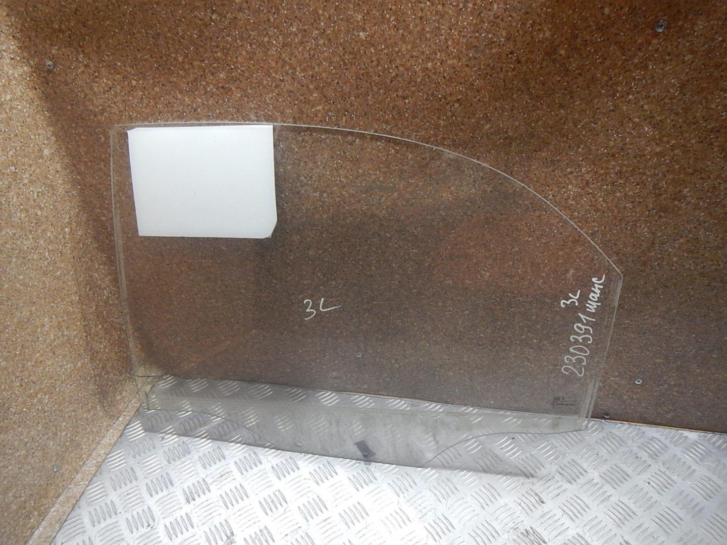 Стекло двери задней левой