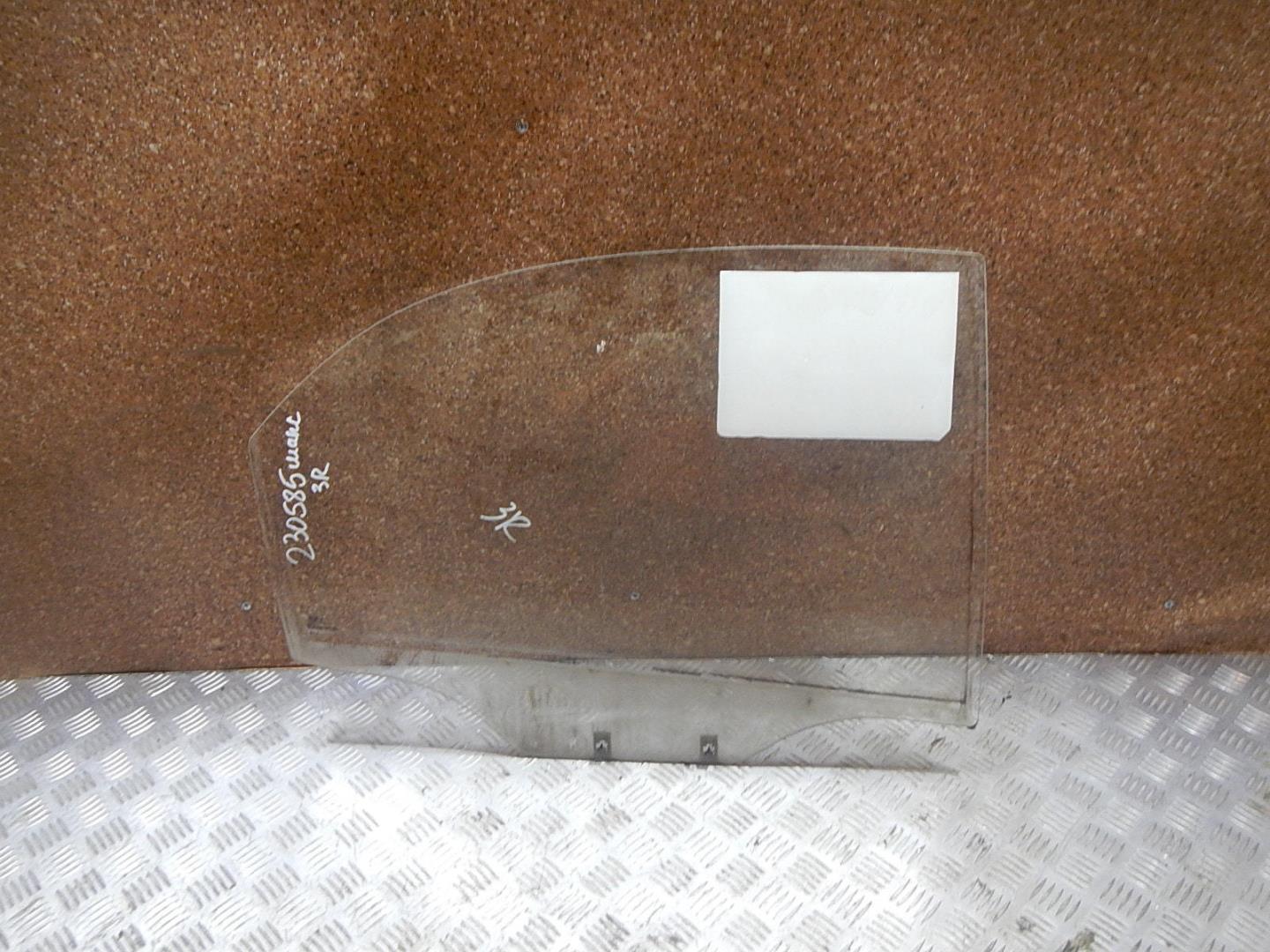 Стекло двери задней правой