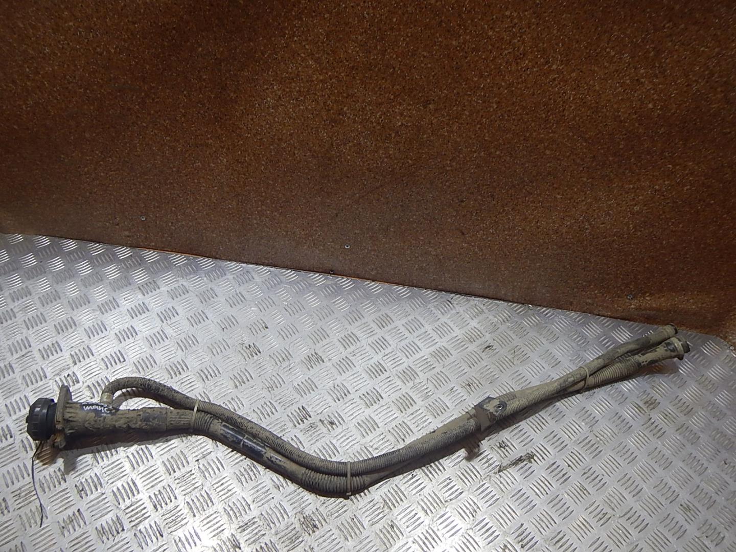 Горловина топливного бака