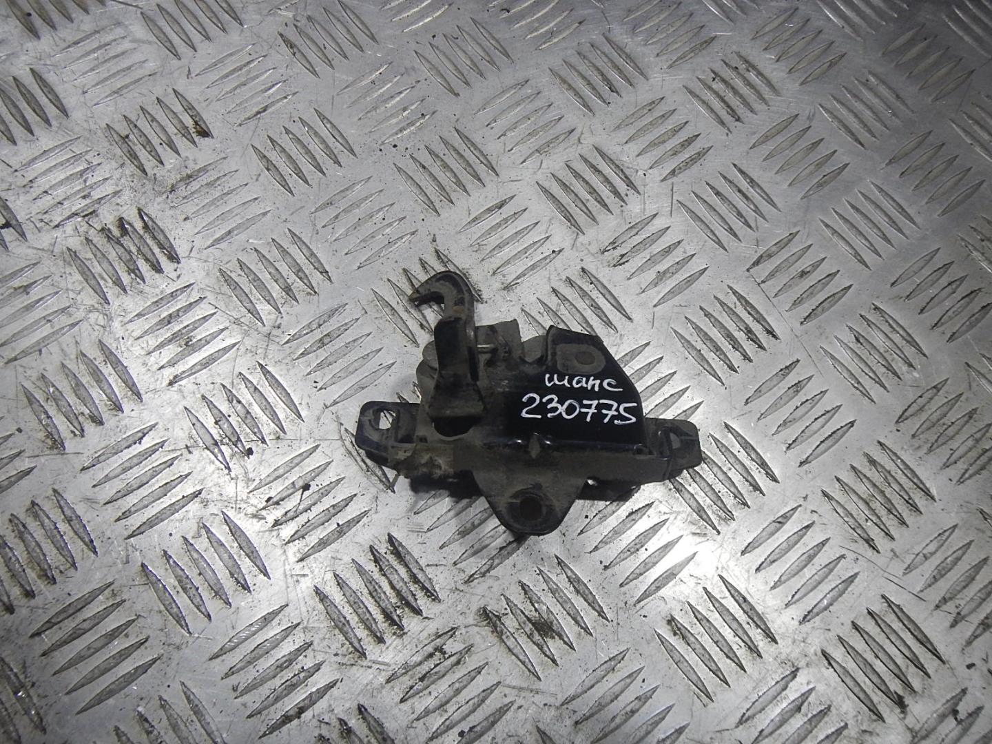 Замок капота