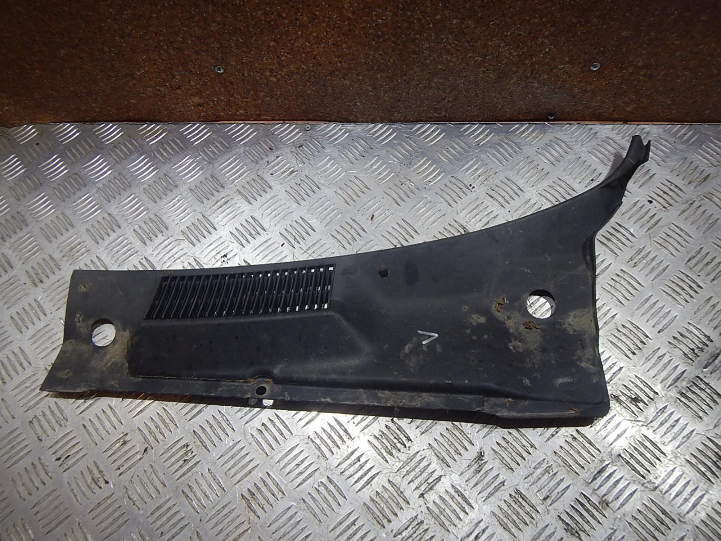 Решетка стеклоочистителей (Жабо)