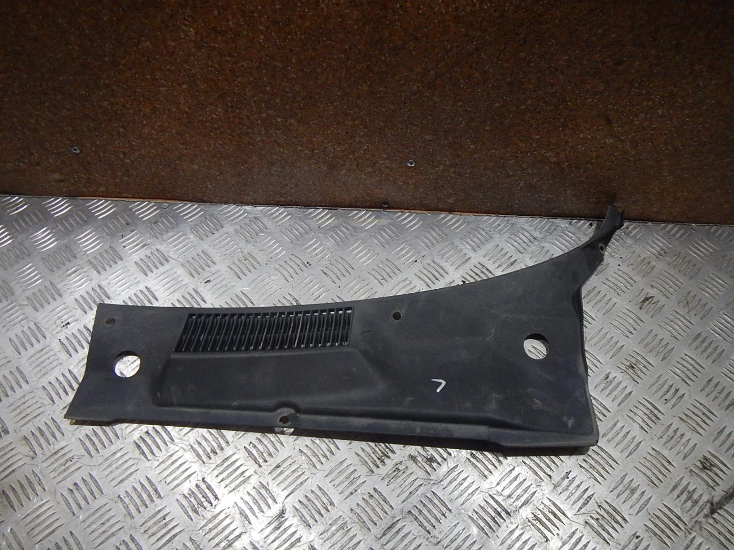 Решетка стеклоочистителей (Жабо)