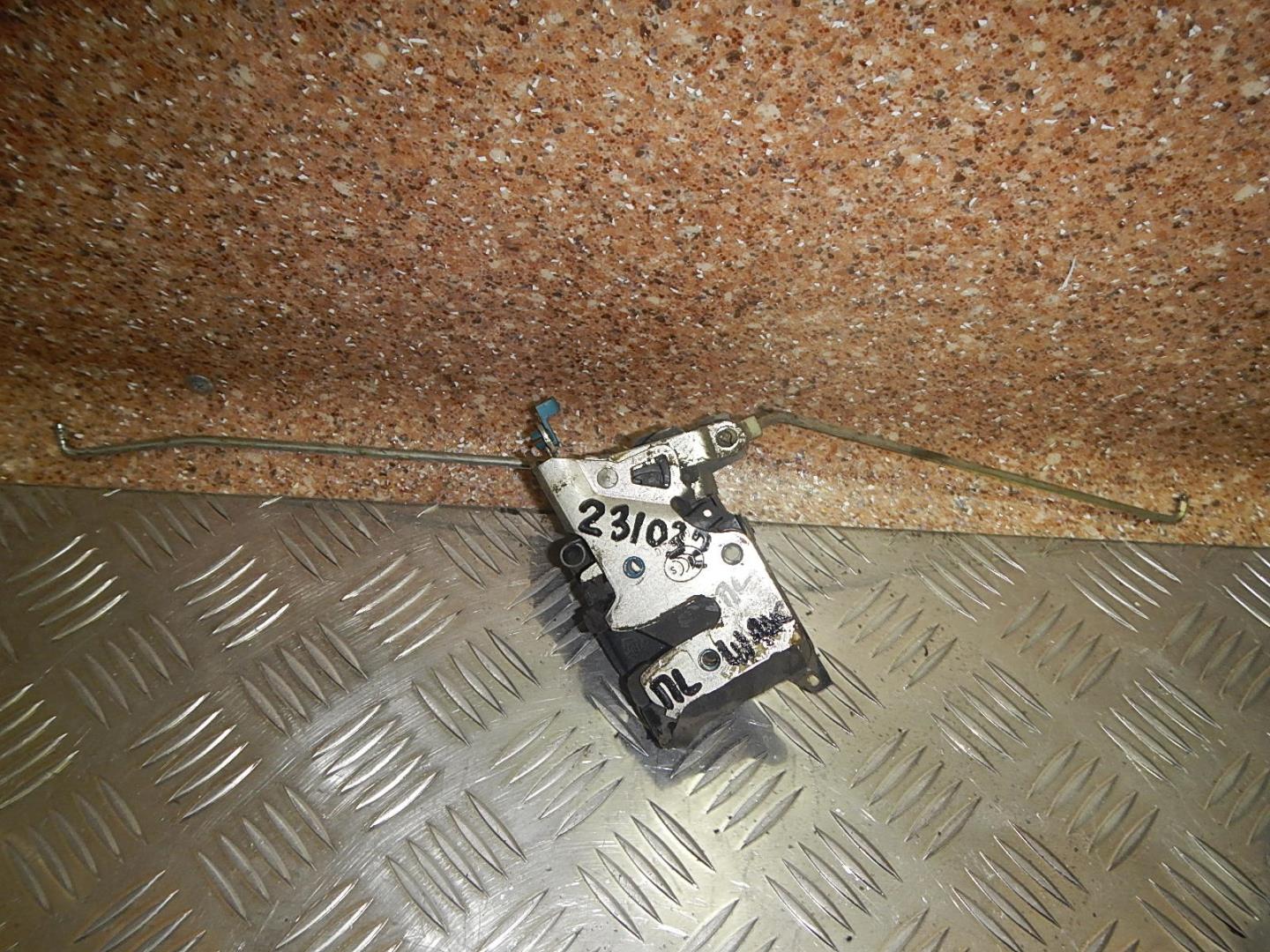 Замок двери передней левой