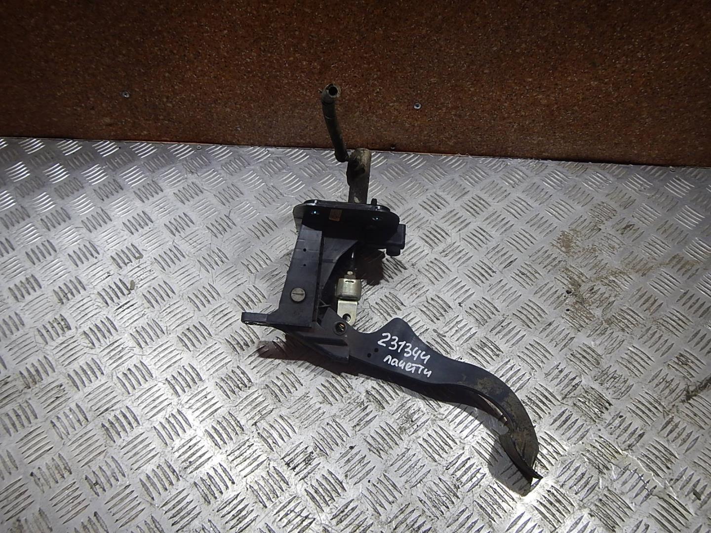 Педаль сцепления