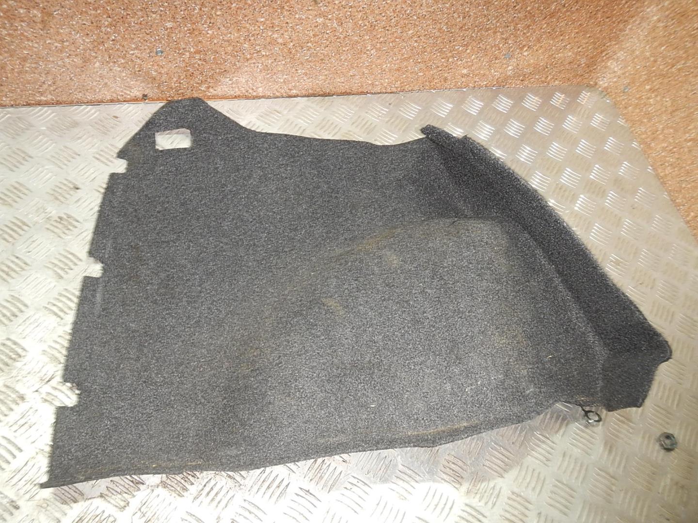 Обшивка багажника