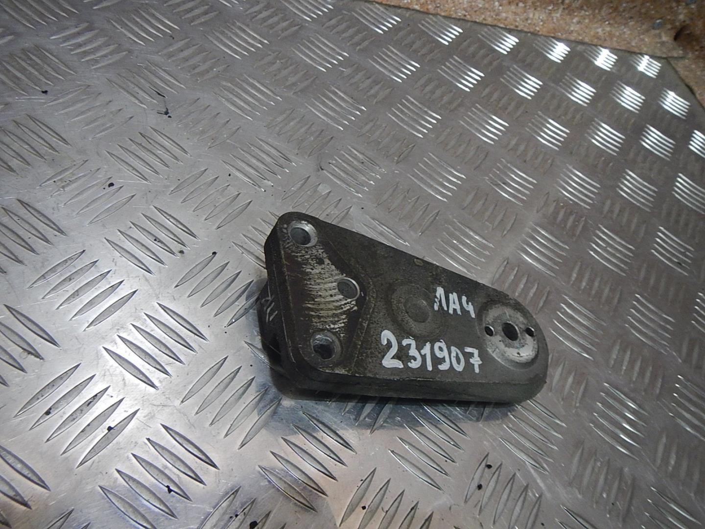 Кронштейн опоры двигателя