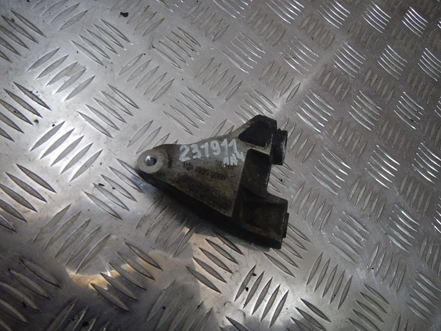 Кронштейн генератора