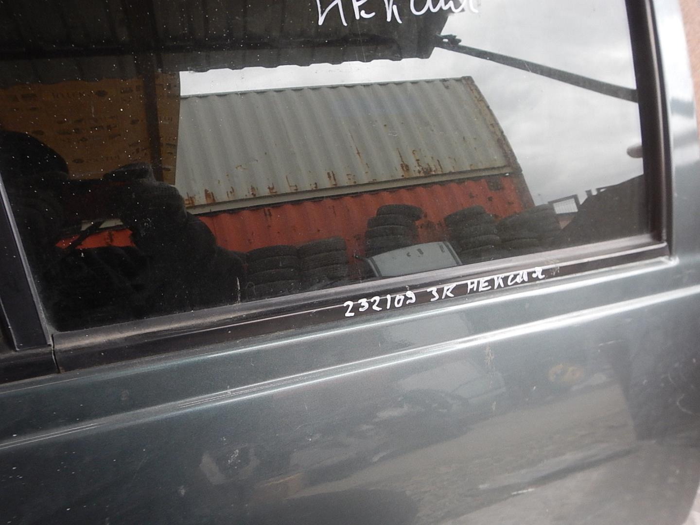 Накладка стекла заднего правого