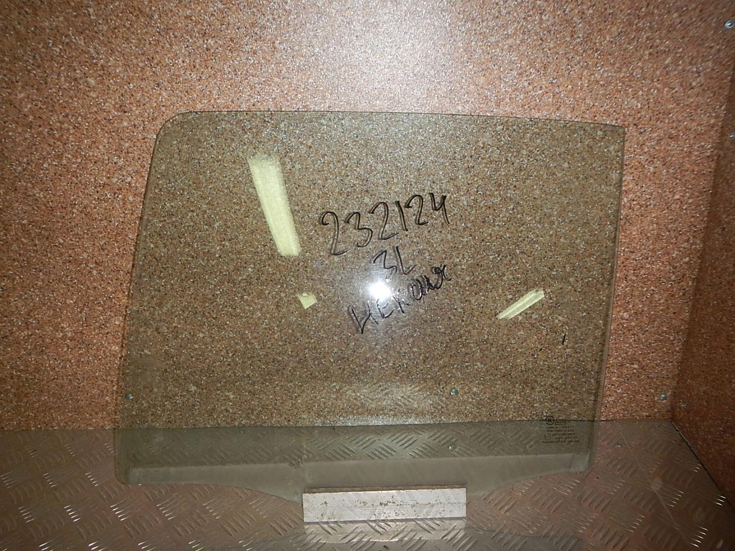 Стекло двери задней левой