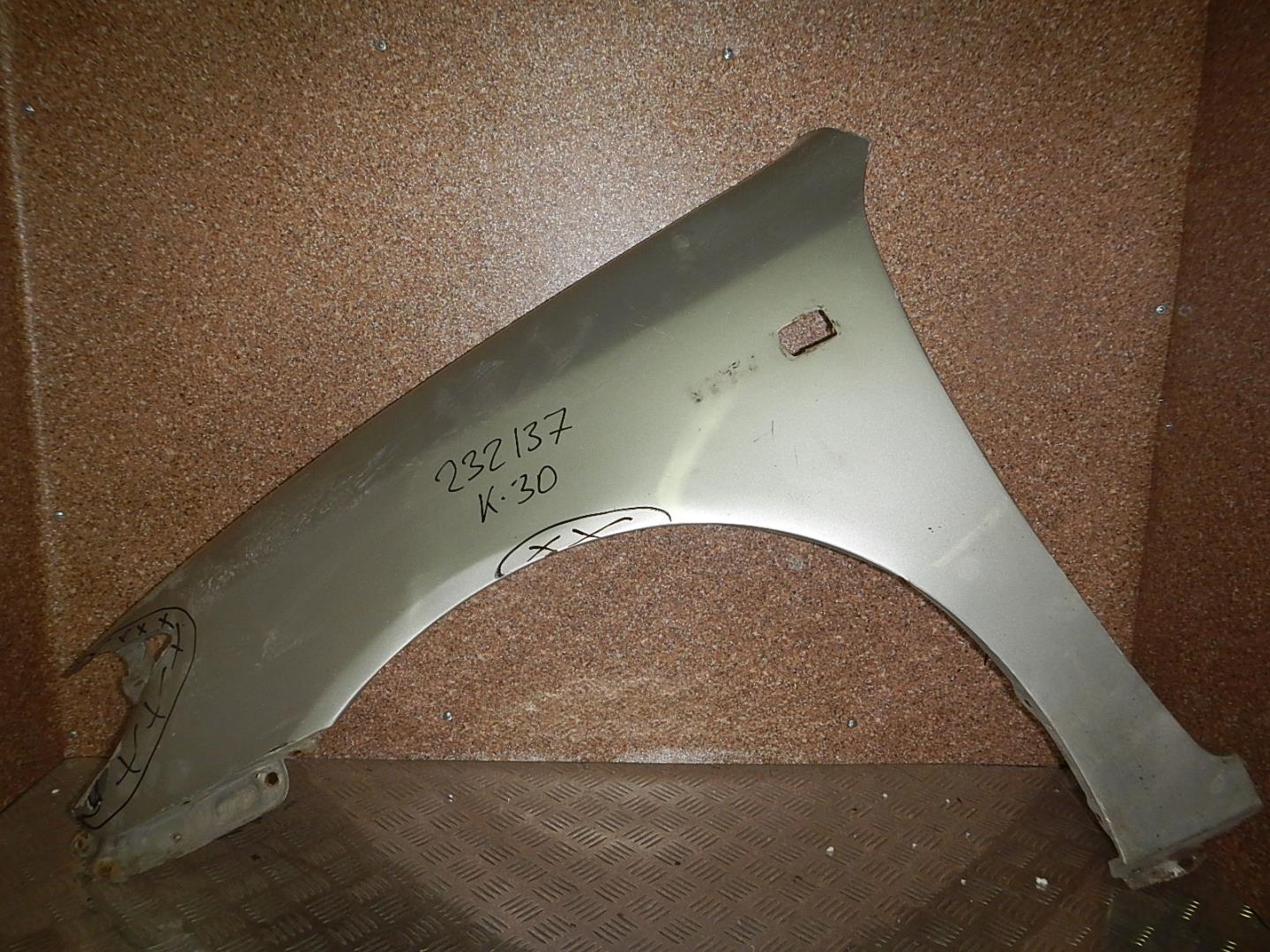 Крыло переднее левое