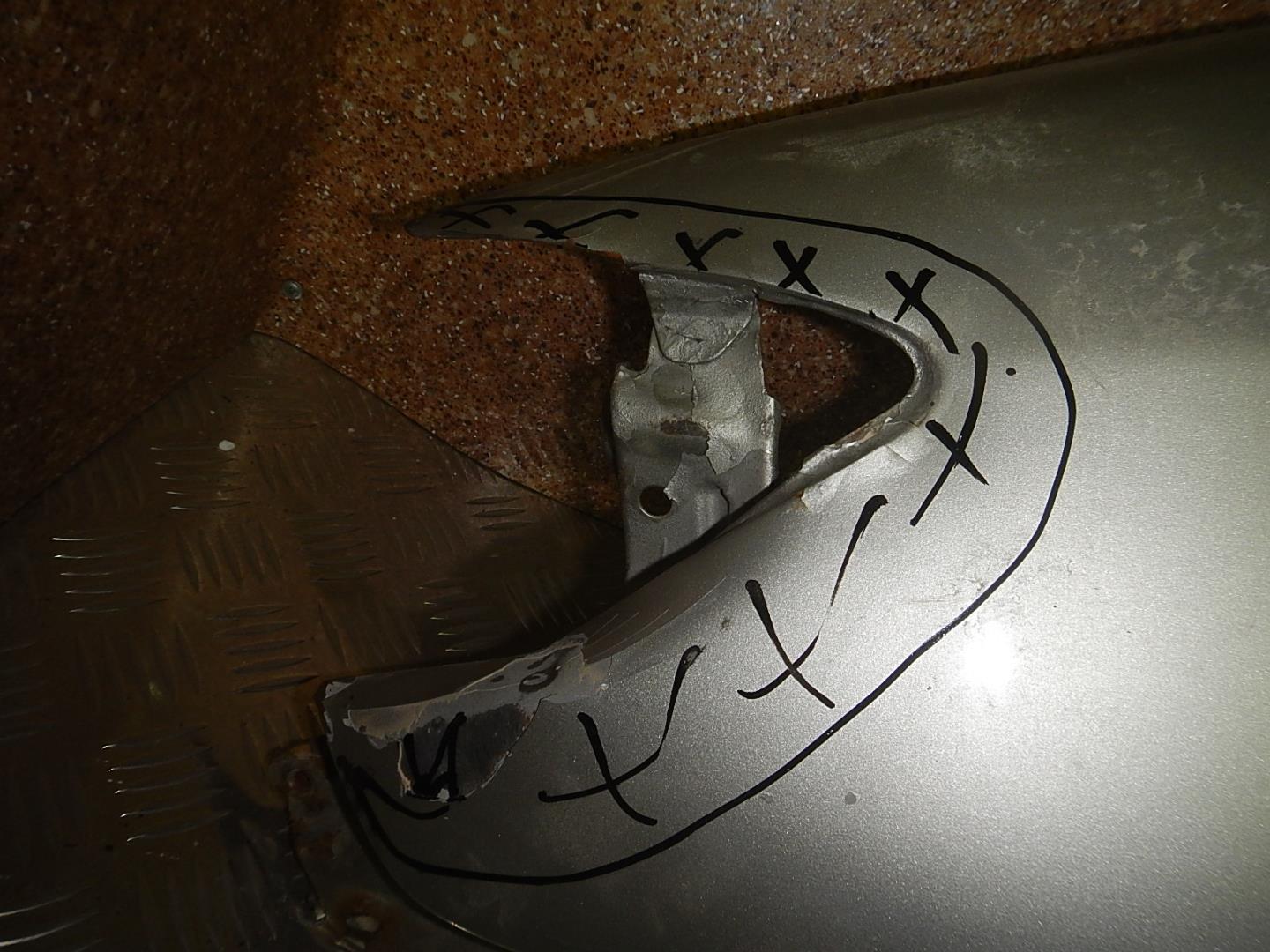 Крыло переднее левое