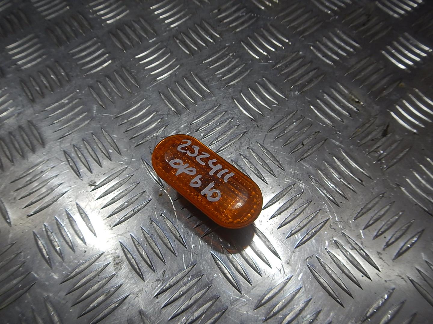 Повторитель на крыло желтый