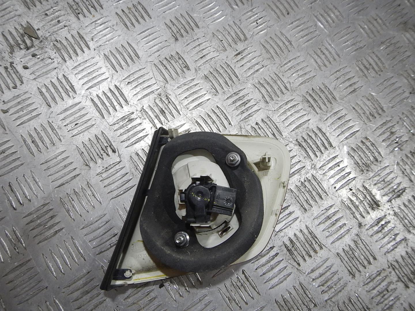 Фонарь задний внутренний левый